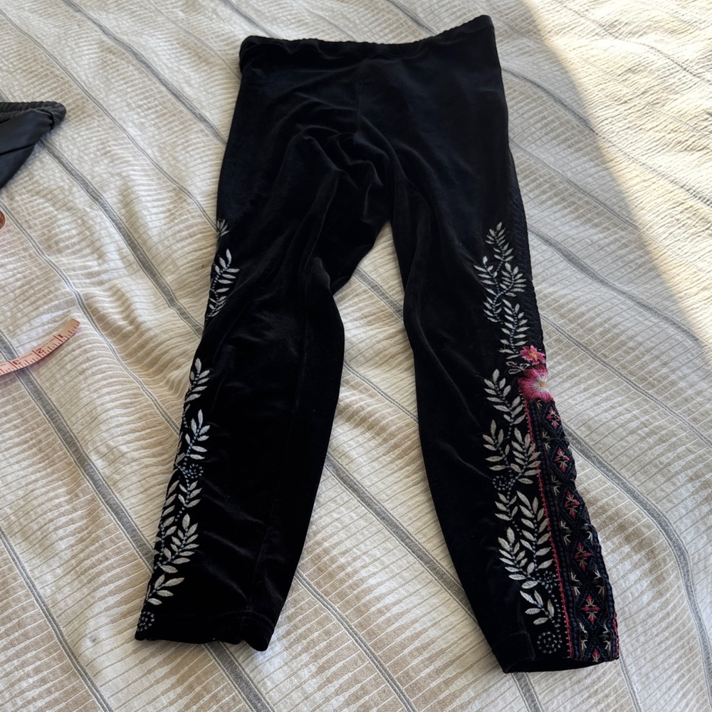 Johnny Was Stretch Velvet Embroidered Black Pants Size S